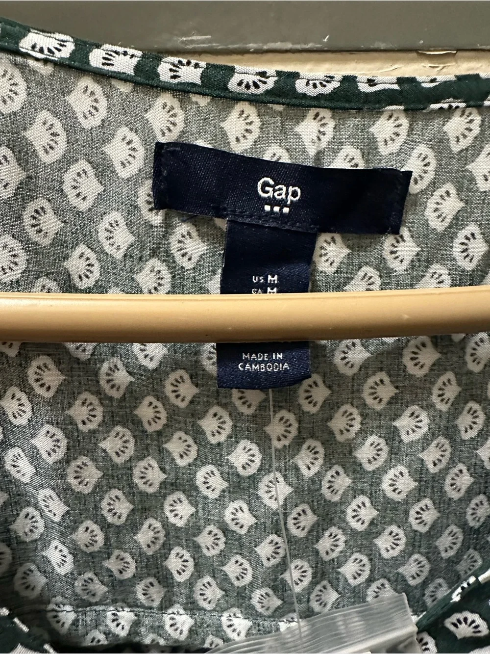 GAP green neck
